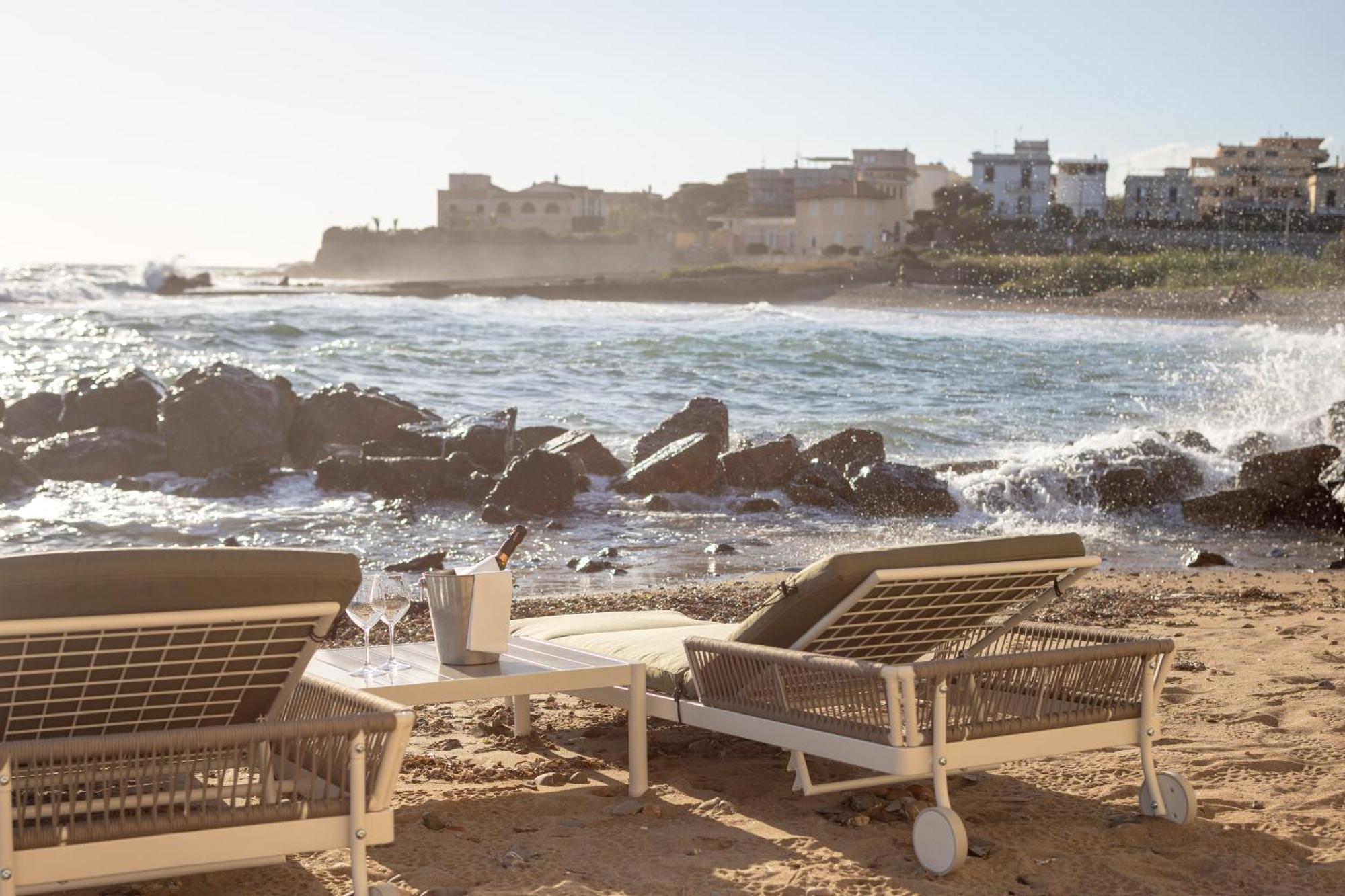 Le Suites Sul Mare Di Esterina チビタベッキア エクステリア 写真