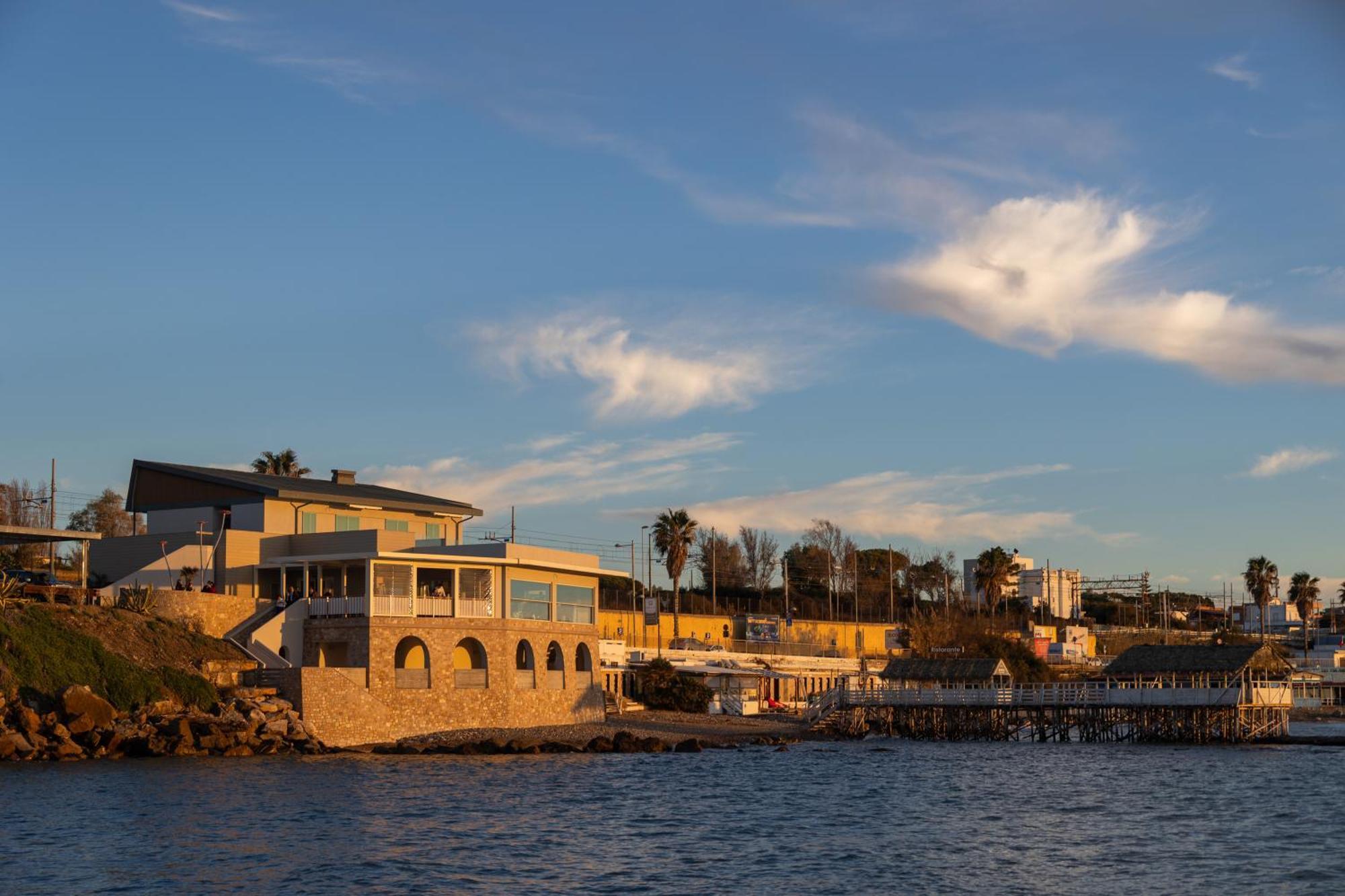 Le Suites Sul Mare Di Esterina チビタベッキア エクステリア 写真