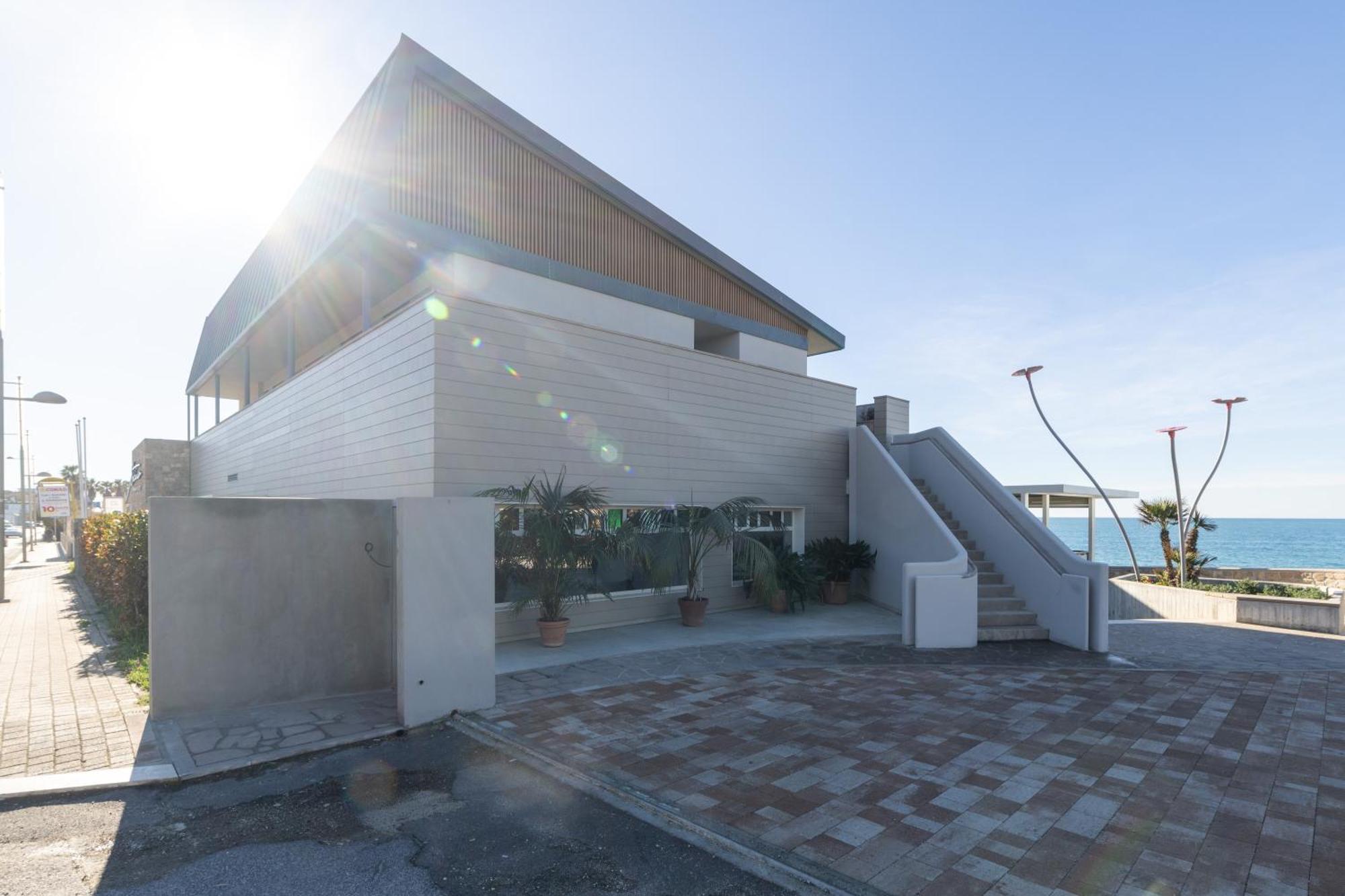 Le Suites Sul Mare Di Esterina チビタベッキア エクステリア 写真