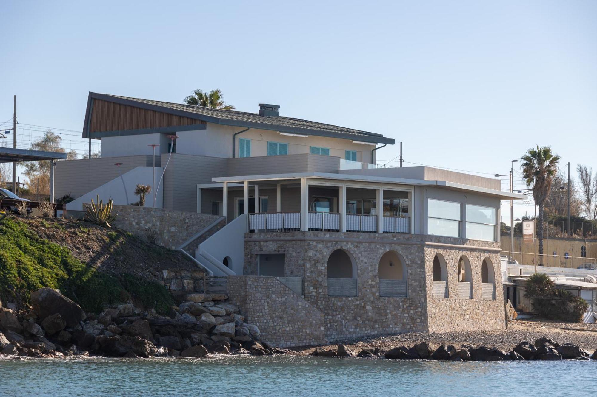 Le Suites Sul Mare Di Esterina チビタベッキア エクステリア 写真