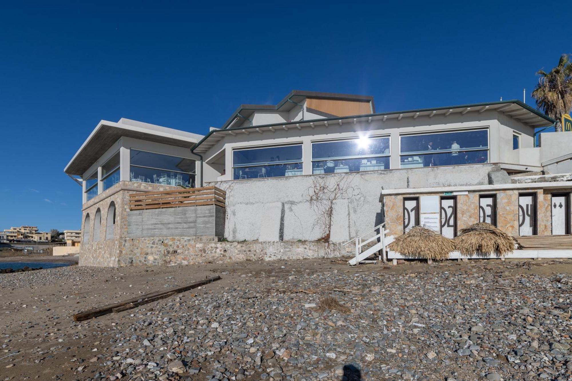 Le Suites Sul Mare Di Esterina チビタベッキア エクステリア 写真