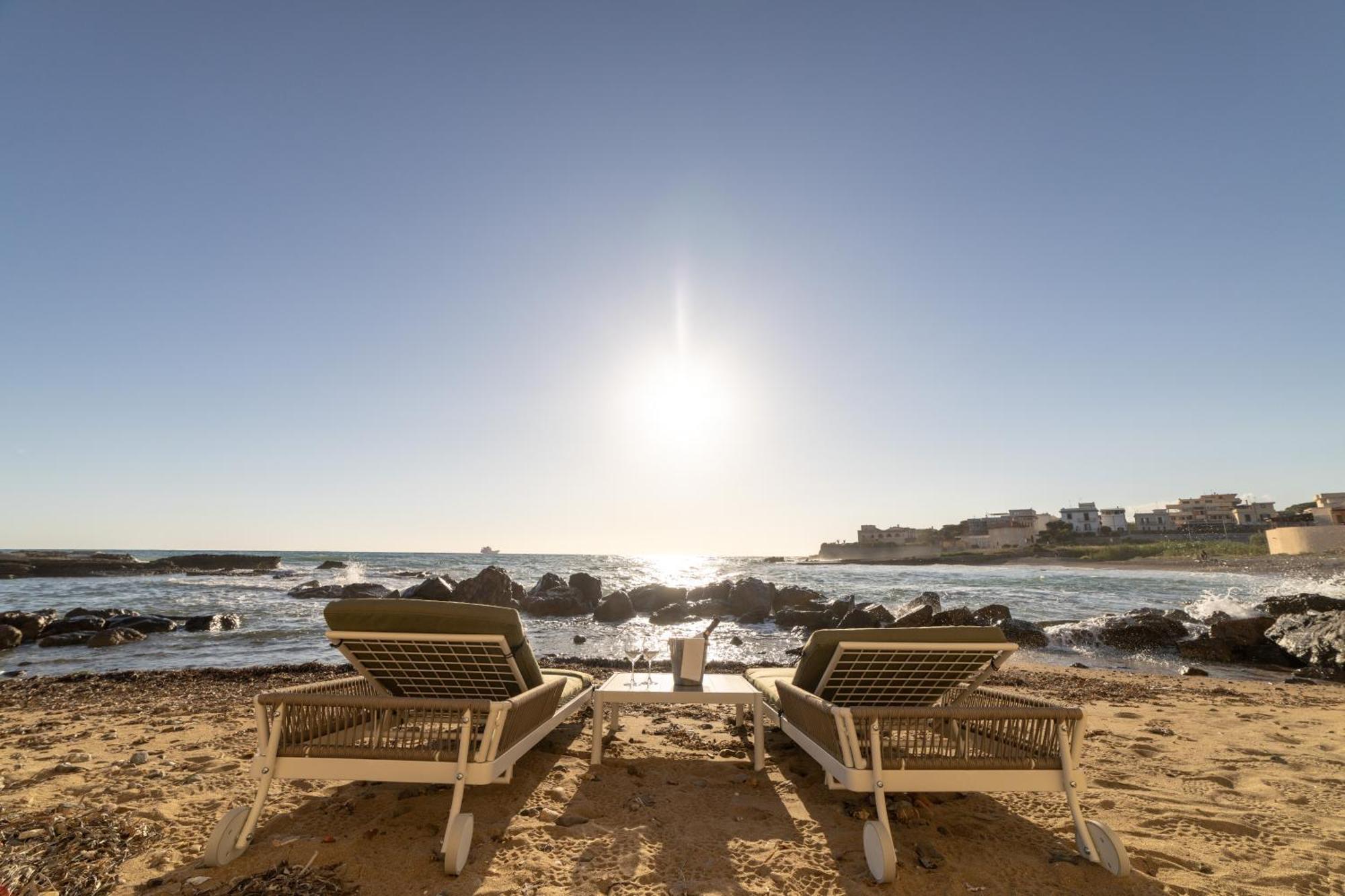 Le Suites Sul Mare Di Esterina チビタベッキア エクステリア 写真