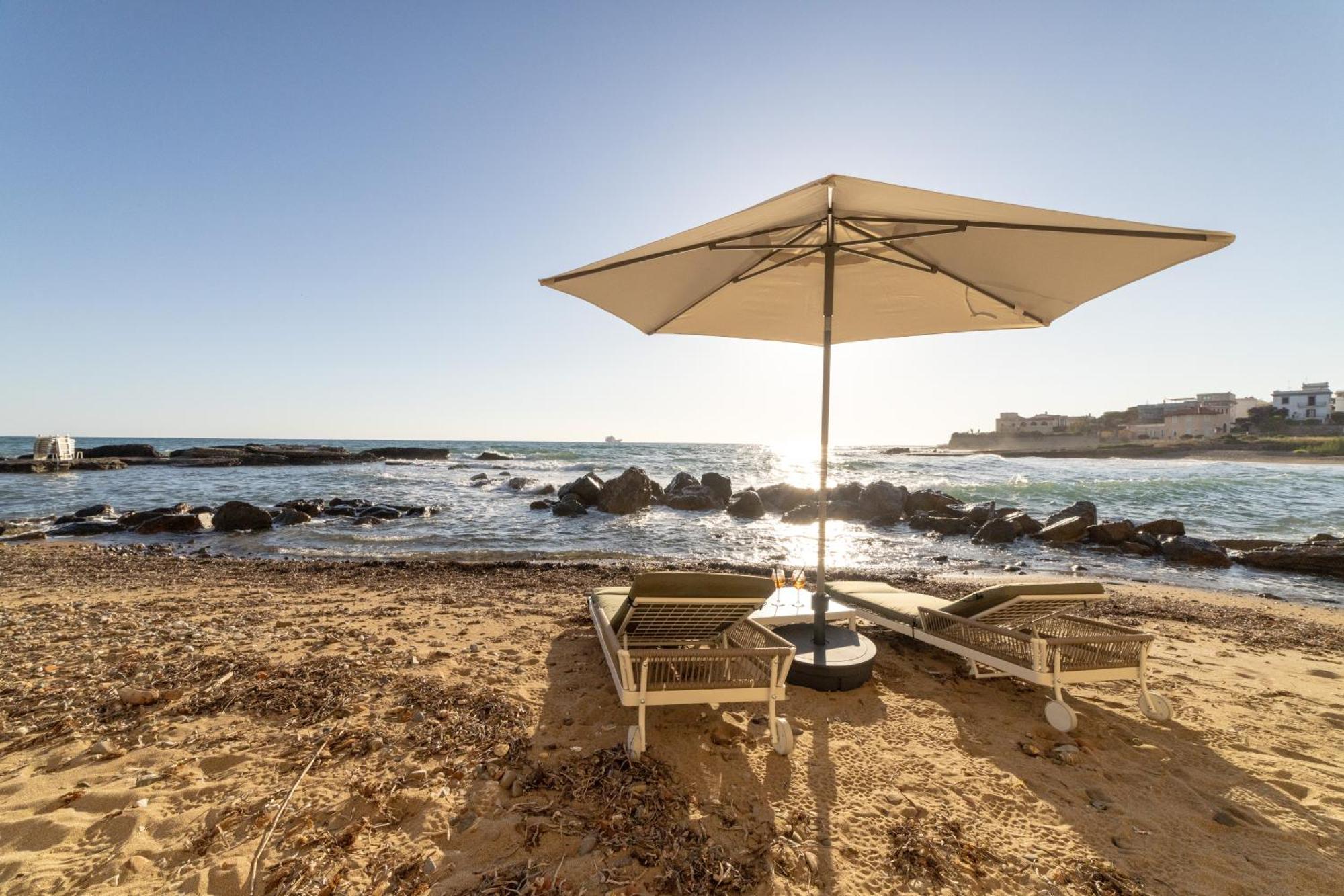 Le Suites Sul Mare Di Esterina チビタベッキア エクステリア 写真