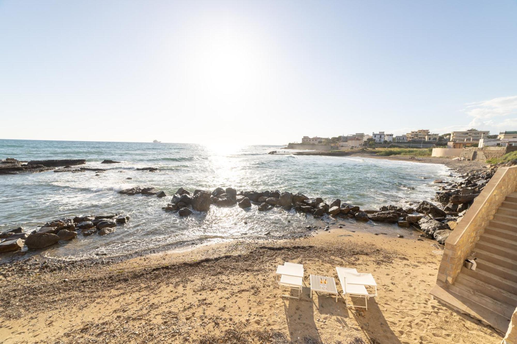 Le Suites Sul Mare Di Esterina チビタベッキア エクステリア 写真