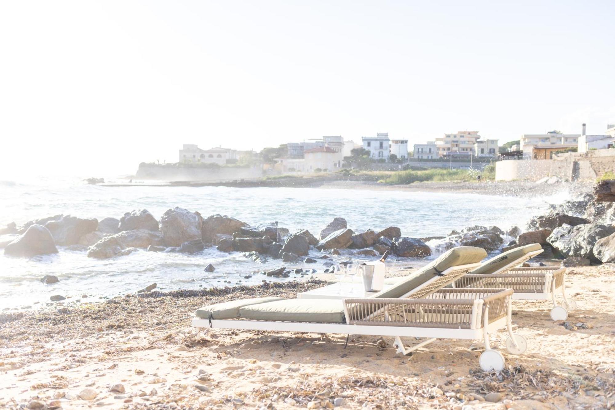 Le Suites Sul Mare Di Esterina チビタベッキア エクステリア 写真