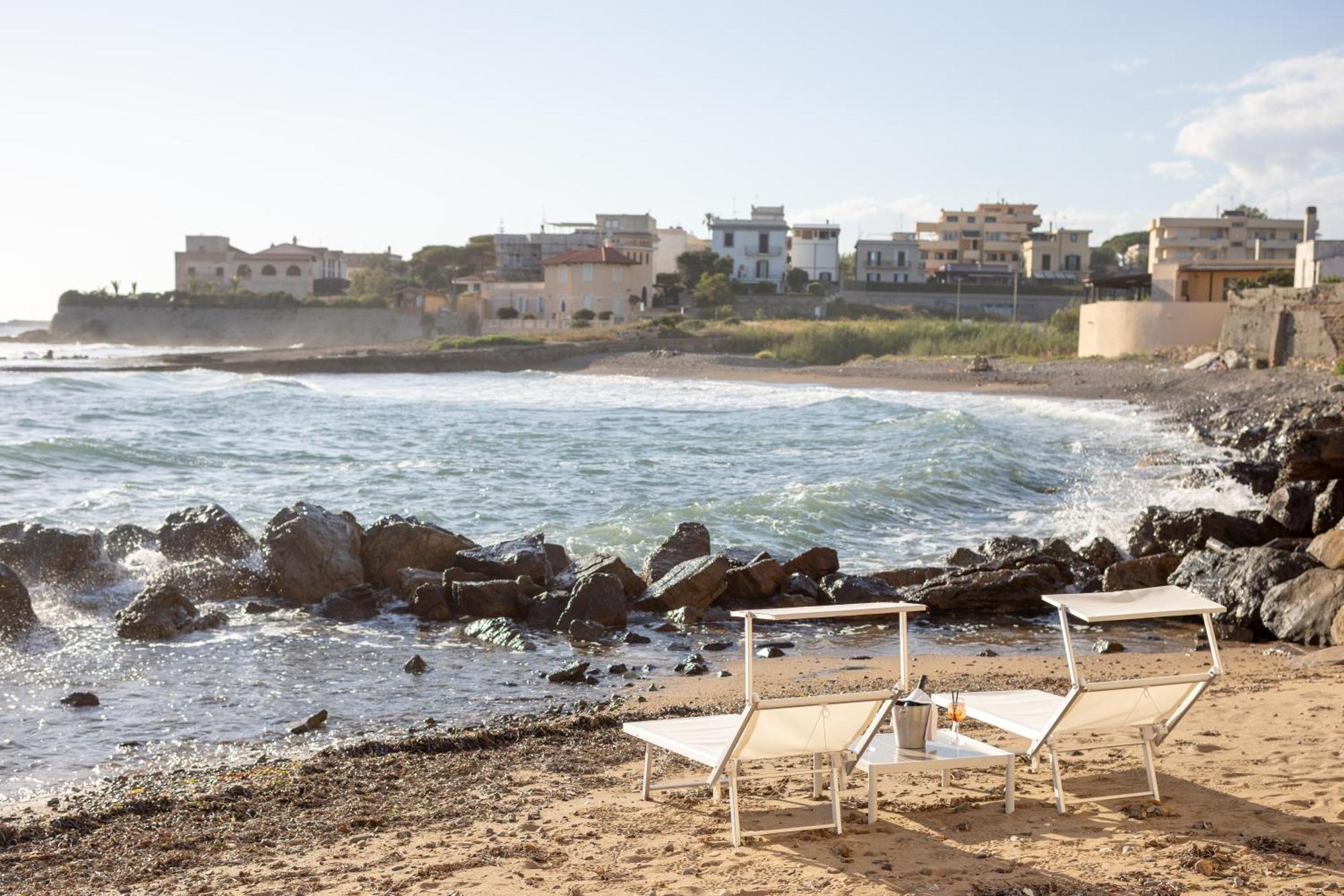 Le Suites Sul Mare Di Esterina チビタベッキア エクステリア 写真