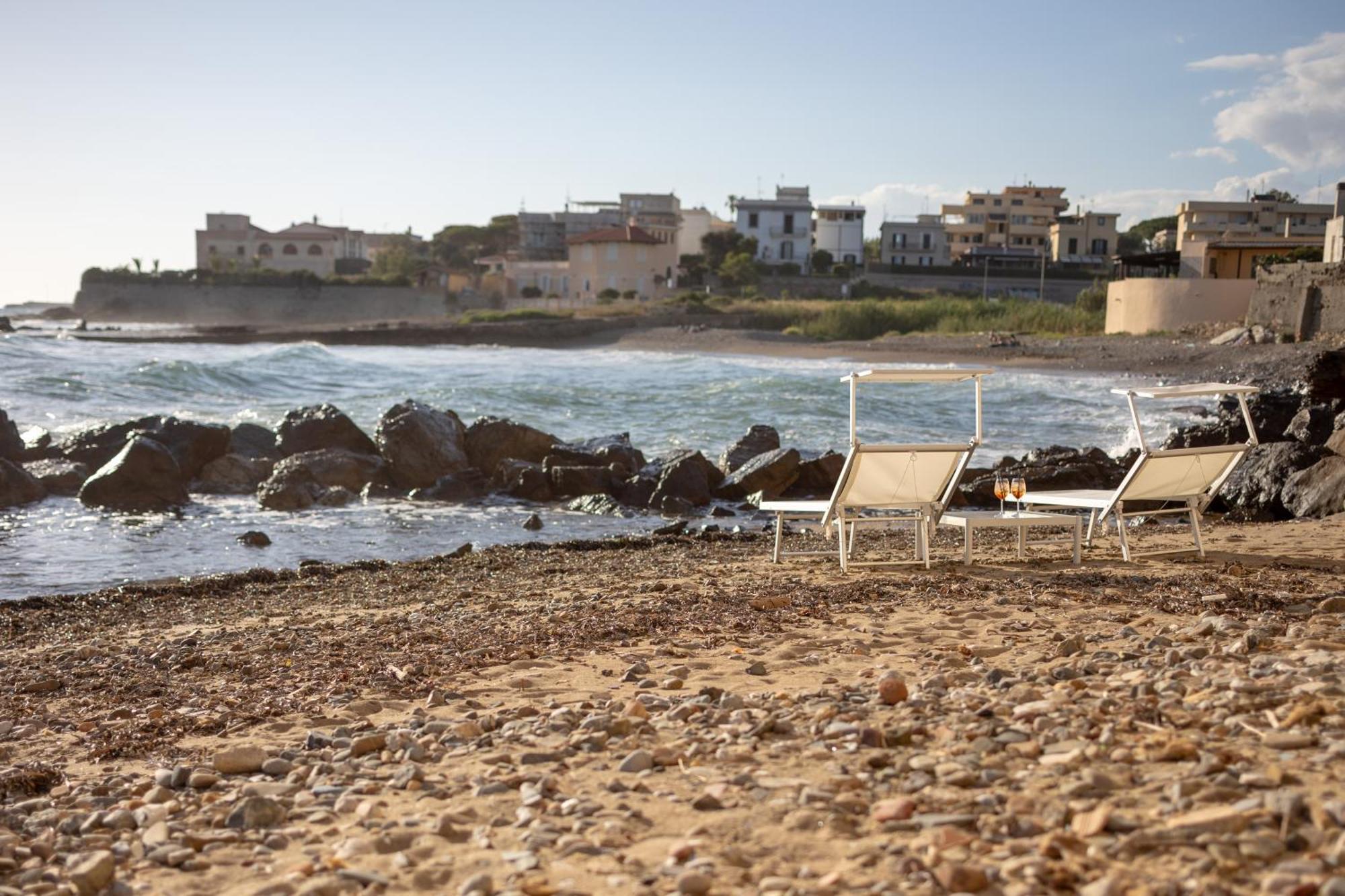 Le Suites Sul Mare Di Esterina チビタベッキア エクステリア 写真
