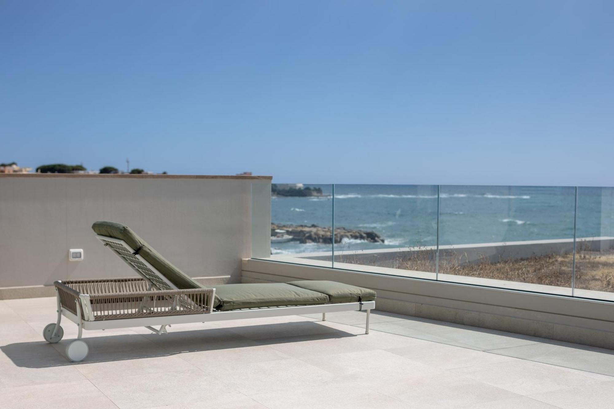 Le Suites Sul Mare Di Esterina チビタベッキア エクステリア 写真