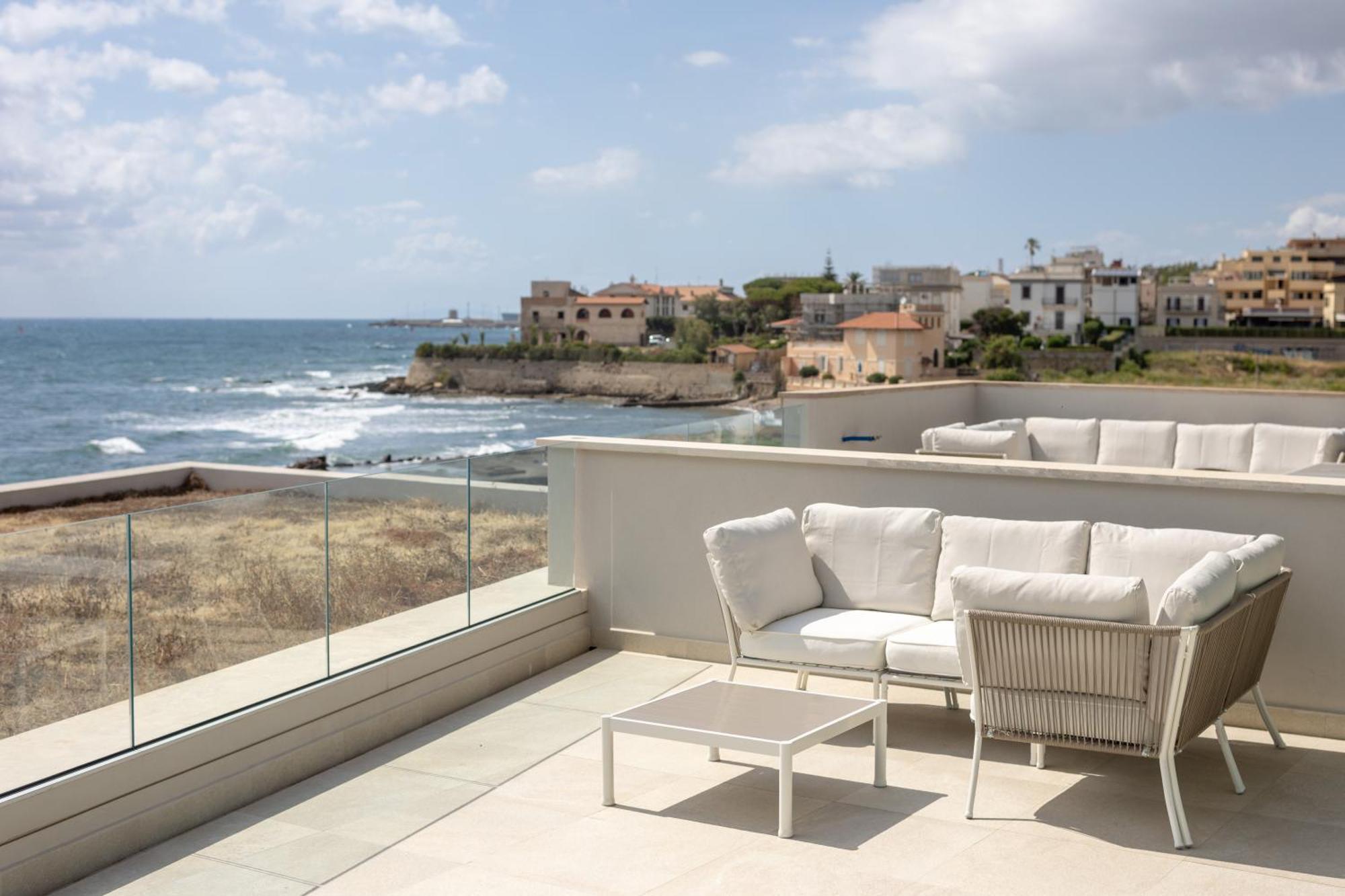 Le Suites Sul Mare Di Esterina チビタベッキア エクステリア 写真