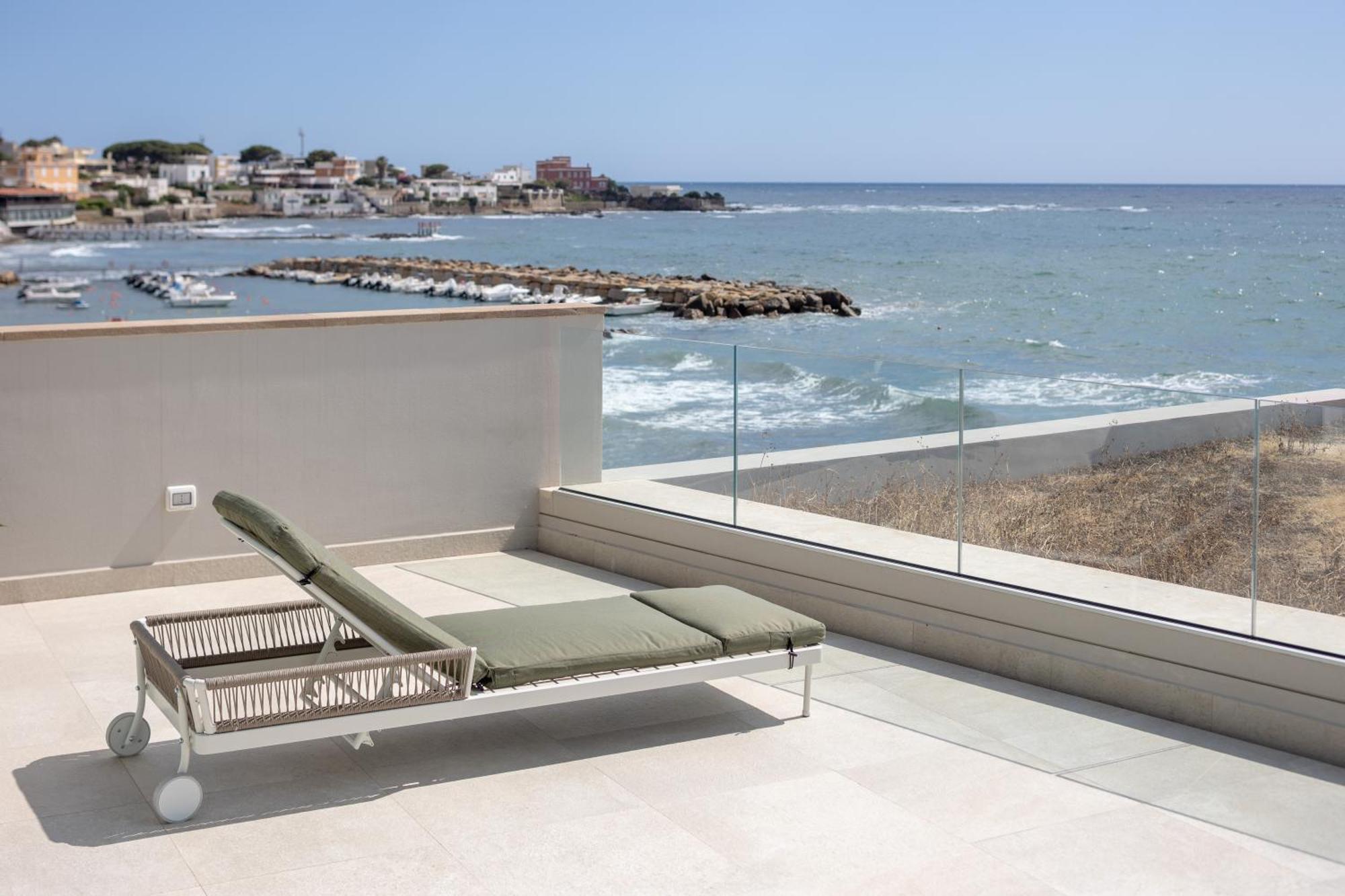 Le Suites Sul Mare Di Esterina チビタベッキア エクステリア 写真