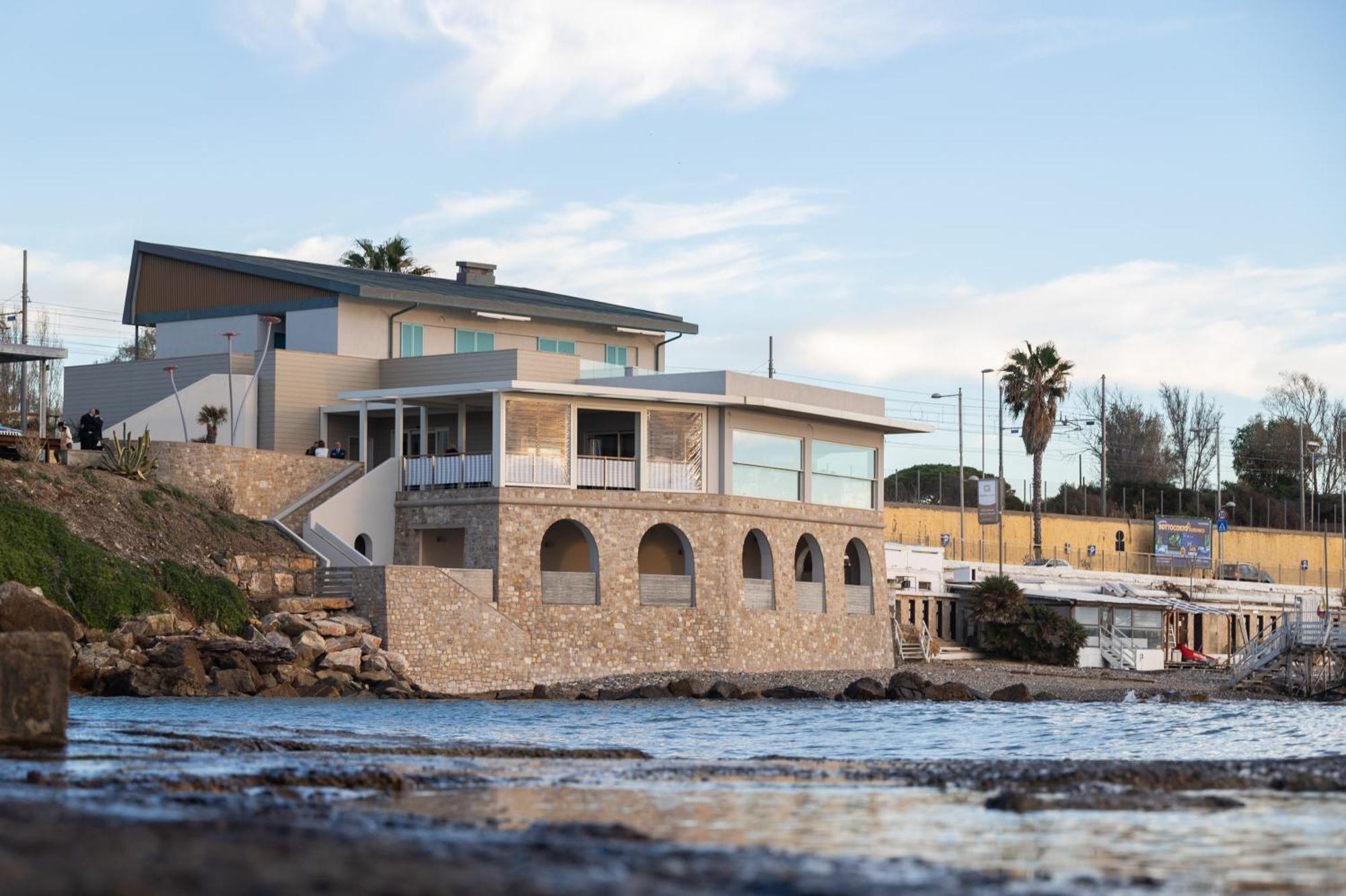 Le Suites Sul Mare Di Esterina チビタベッキア エクステリア 写真